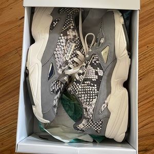 Adidas Falcon W crystal white size 7